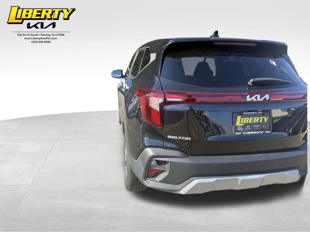 Used 2024 Kia Seltos LX AWD/4WD image 5