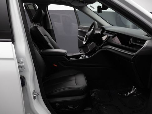 Used 2022 Jeep Grand Cherokee Limited 4xe image 40