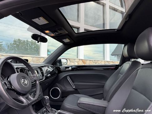 Used 2013 Volkswagen Beetle TDI FWD image 8
