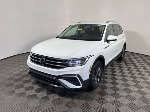Used 2022 Volkswagen Tiguan SE AWD/4WD image 3