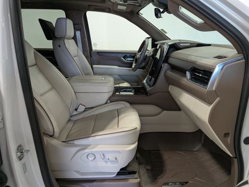Used 2025 GMC Yukon Denali w/ Denali Reserve Package AWD/4WD image 22