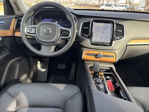 Used 2024 Volvo XC90 B5 Plus image 19