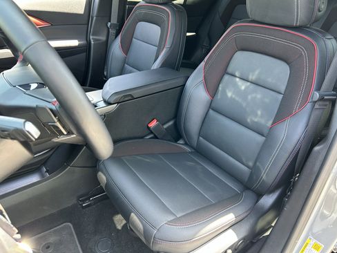 Used 2025 Chevrolet Equinox EV RS FWD image 18