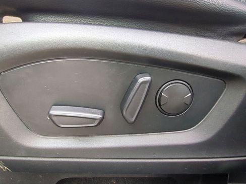 Certified 2020 Ford Explorer XLT w/ Equipment Group 202A image 22