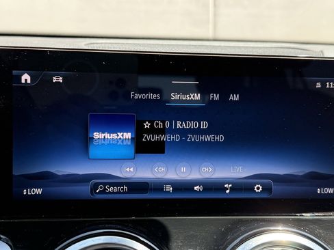 Used 2025 Mercedes-Benz GLB 250 4MATIC image 10