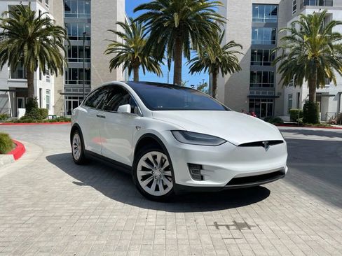 Used 2018 Tesla Model X 100D AWD/4WD image 2
