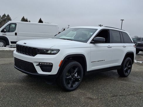 New 2025 Jeep Grand Cherokee Limited w/ Black Appearance Package AWD/4WD image 4