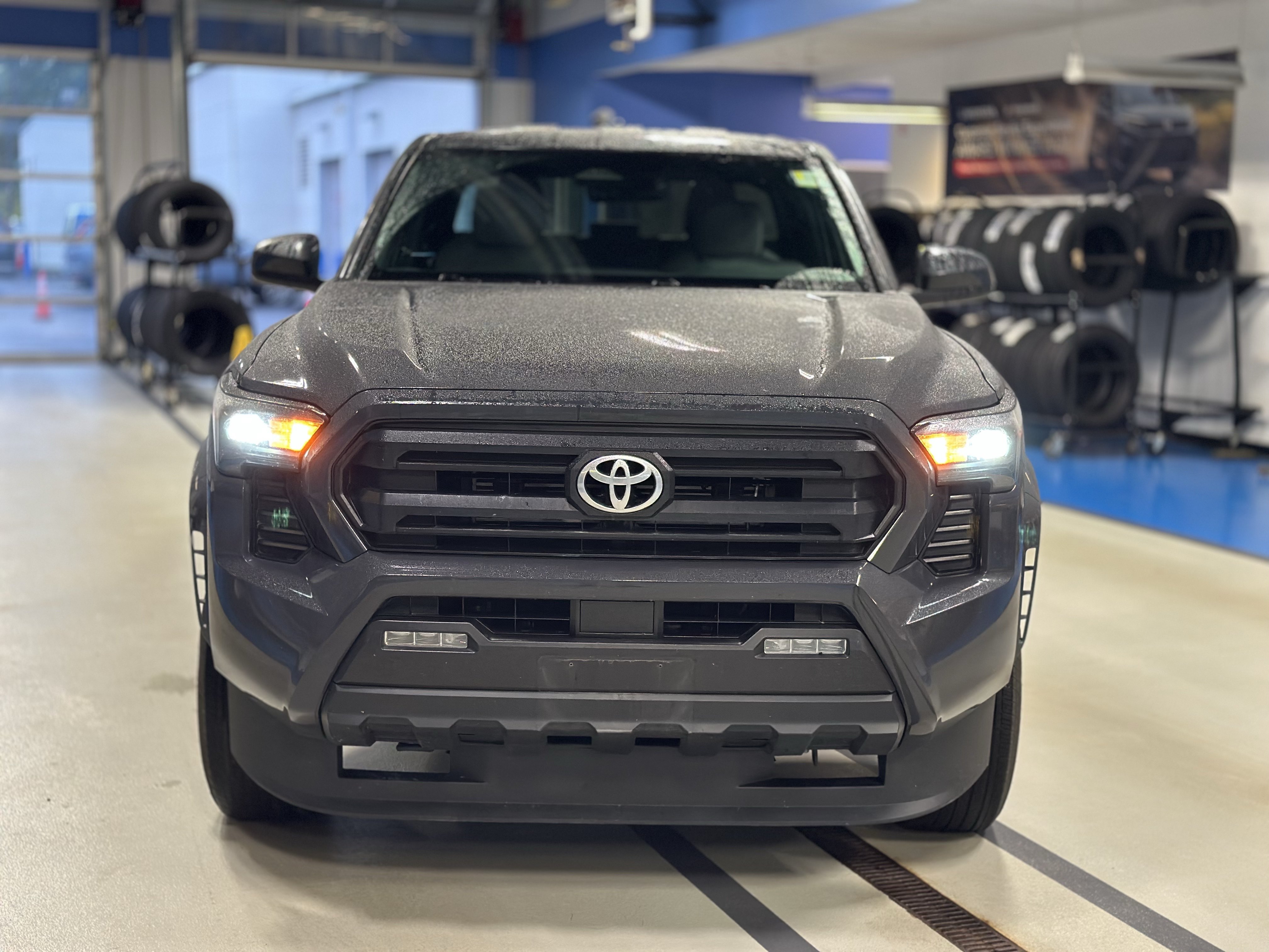 Used 2025 Toyota Tacoma SR5 AWD/4WD image 2