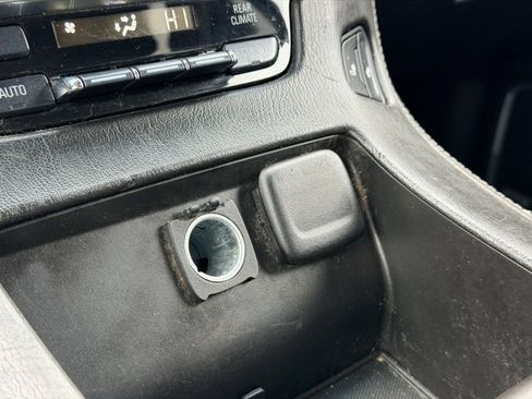 Used 2016 Chevrolet Suburban LT image 17