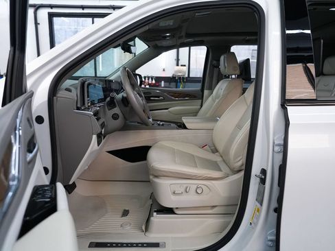 Used 2024 Cadillac Escalade ESV Sport Platinum w/ LPO, ONYX Package AWD/4WD image 29