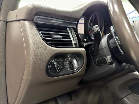 Used 2020 Porsche Macan w/ Premium Package Plus image 16