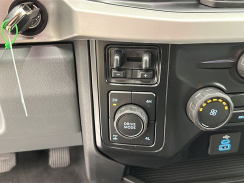 New 2026 Ford F250 XLT w/ FX4 Off-Road Package AWD/4WD image 18