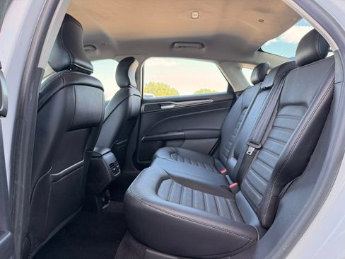 Used 2018 Ford Fusion SE w/ Equipment Group 602A FWD image 17