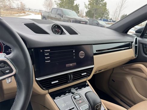 Used 2022 Porsche Cayenne image 22