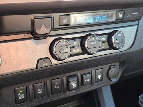 Used 2022 Toyota Tacoma TRD Sport w/ TRD Premium Sport Package RWD image 34