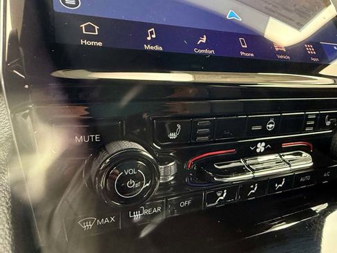 New 2025 Jeep Grand Cherokee L Limited image 35