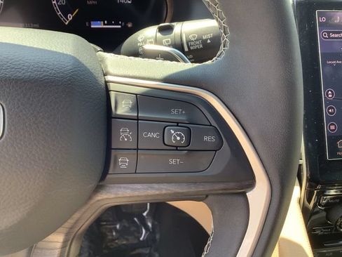 Used 2023 Jeep Grand Cherokee L Limited w/ Trailer Tow Group (B) AWD/4WD image 12