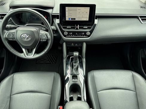 Used 2024 Toyota Corolla Cross XLE image 14