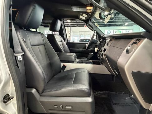 Used 2017 Ford Expedition XLT w/ Equipment Group 202A AWD/4WD image 7