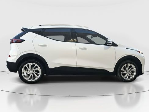 Used 2023 Chevrolet Bolt EUV LT w/ Driver Confidence Package image 4