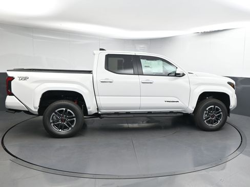 New 2025 Toyota Tacoma TRD Sport image 9