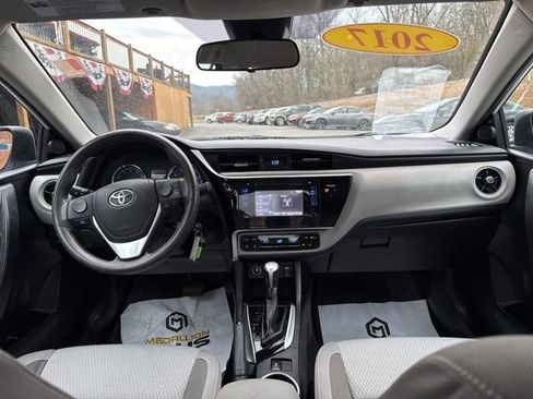 Used 2017 Toyota Corolla LE image 12