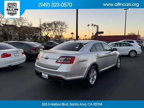 Used 2016 Ford Taurus SE FWD image 4