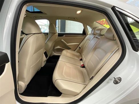 Used 2018 Volkswagen Passat 2.0T SE FWD image 21