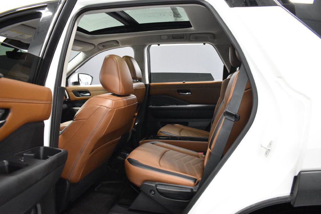 Certified 2024 Nissan Pathfinder Platinum AWD/4WD image 35