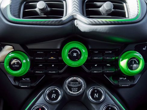 Used 2023 Aston Martin V12 Vantage RWD image 59