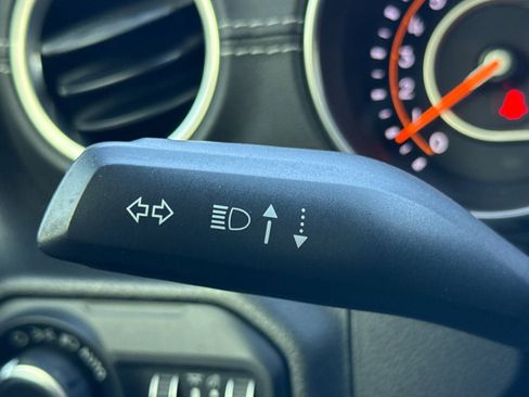 Used 2018 Jeep Wrangler Unlimited Sahara image 31