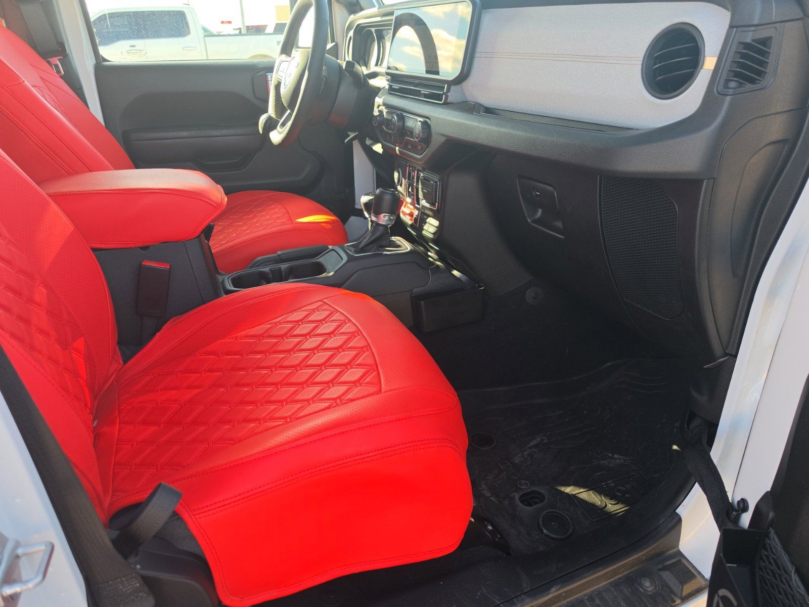 Used 2024 Jeep Gladiator Sport AWD/4WD image 19