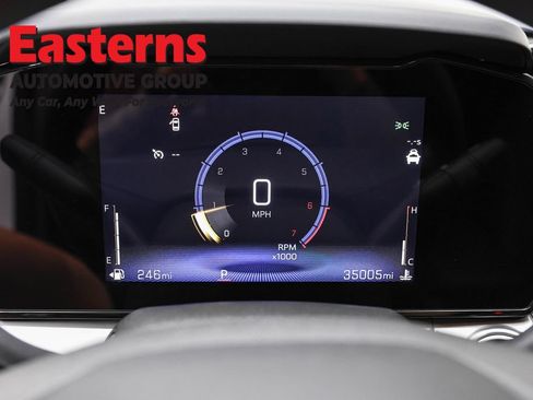 Used 2025 Chevrolet Trax LT FWD image 17