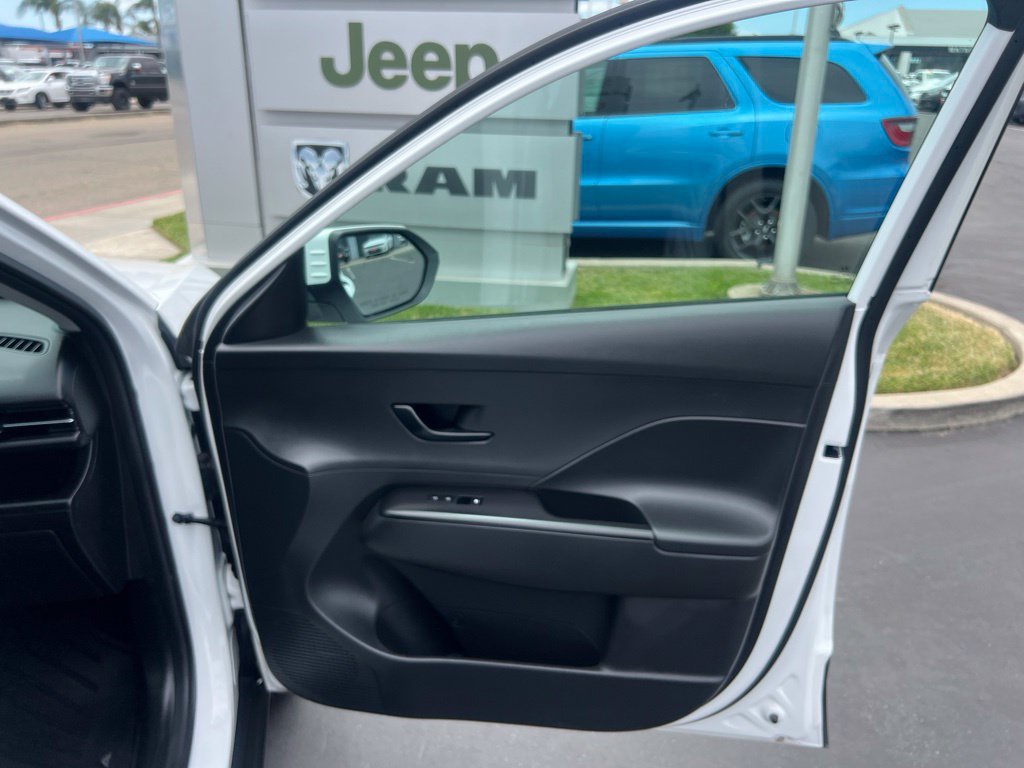Used 2025 Hyundai Kona SEL AWD/4WD image 37