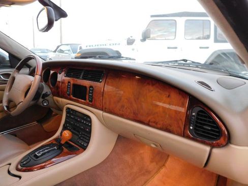 Used 2002 Jaguar XK8 Convertible image 12