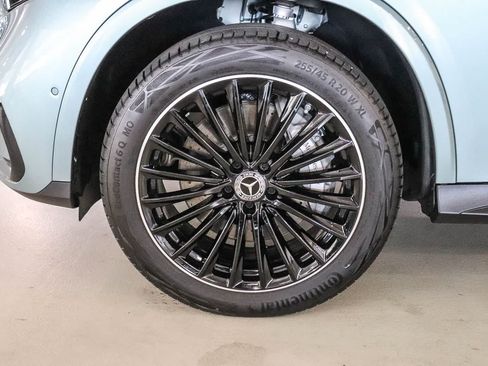Used 2025 Mercedes-Benz GLC 300 4MATIC image 9