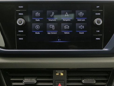 Certified 2023 Volkswagen Taos SE w/ Panoramic Sunroof Package image 26