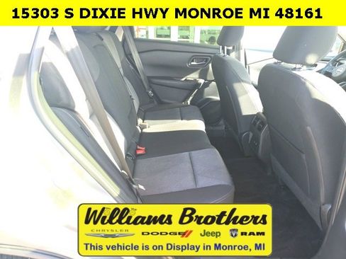 Used 2024 Nissan Rogue SV image 27