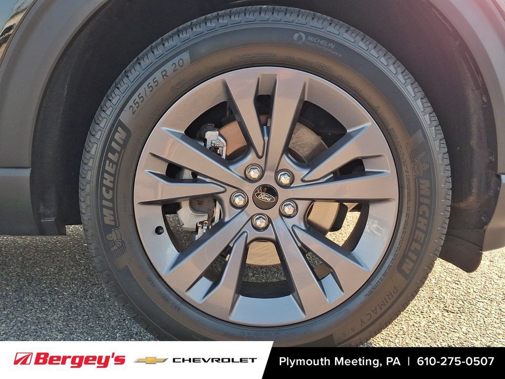 Used 2023 Ford Explorer XLT w/ Equipment Group 202A AWD/4WD image 10