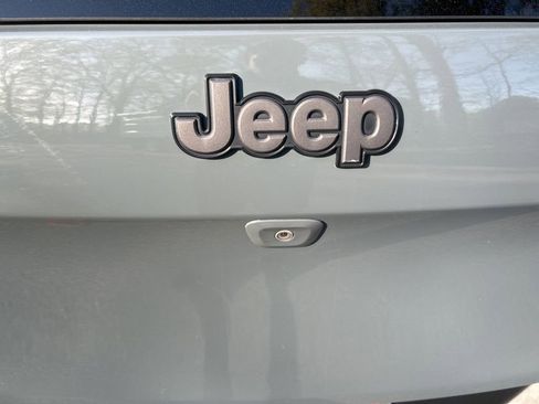 Used 2015 Jeep Cherokee Trailhawk w/ Comfort/Convenience Group image 12