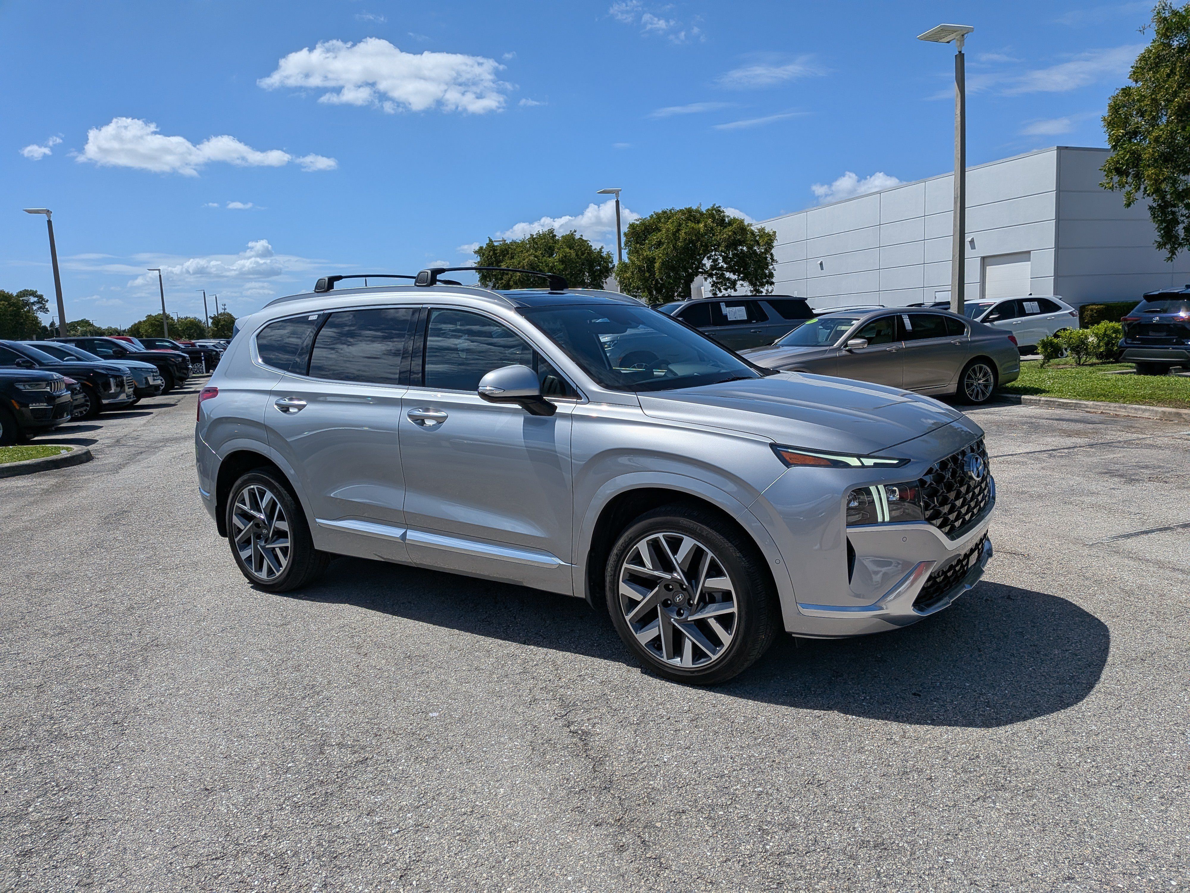 Used 2023 Hyundai Santa Fe Calligraphy FWD image 2