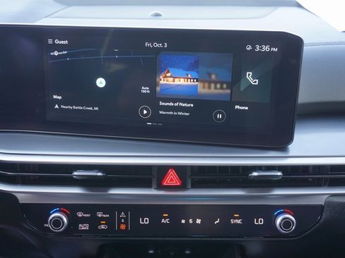 Used 2025 Kia Sorento S w/ Panoramic Sunroof Package image 13