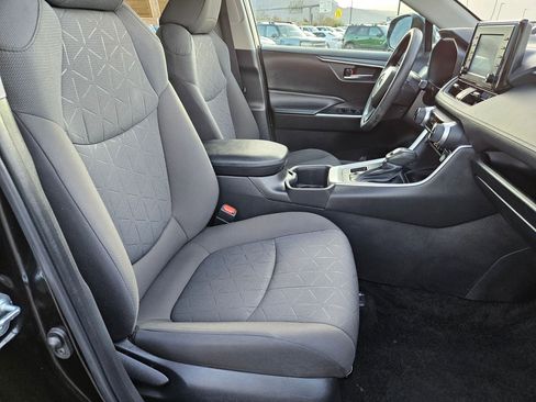 Used 2022 Toyota RAV4 XLE AWD/4WD image 32