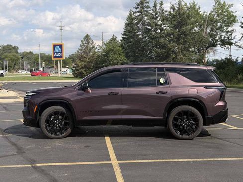 Used 2024 Chevrolet Traverse RS w/ LPO, Floor Liner Package AWD/4WD image 8