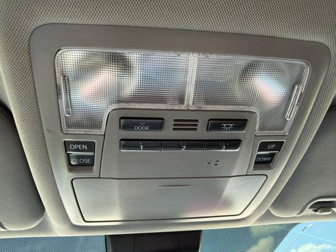 Used 2019 Toyota Highlander XLE AWD/4WD image 37