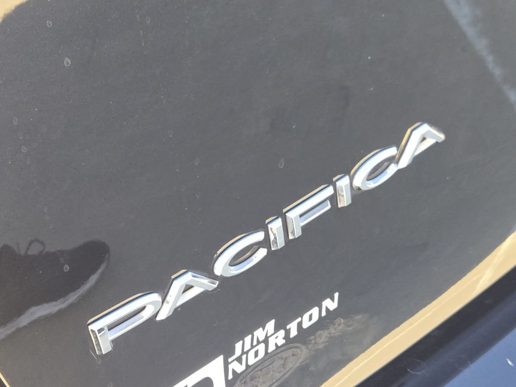 Used 2024 Chrysler Pacifica Touring-L FWD image 12