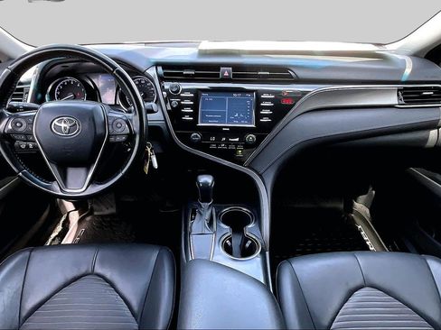 Used 2020 Toyota Camry SE FWD image 14