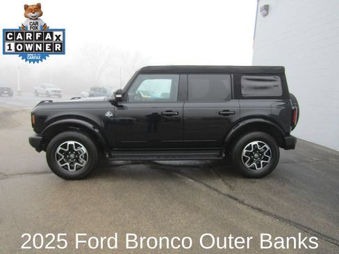 Used 2025 Ford Bronco Outer Banks AWD/4WD image 2