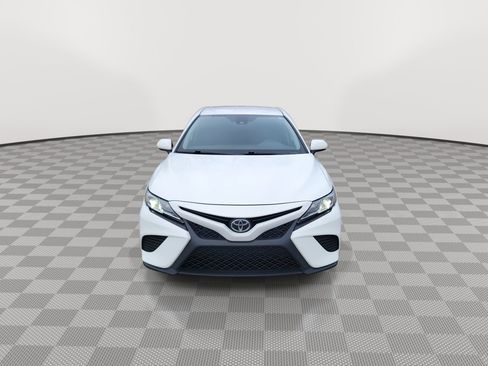 Used 2020 Toyota Camry SE image 3