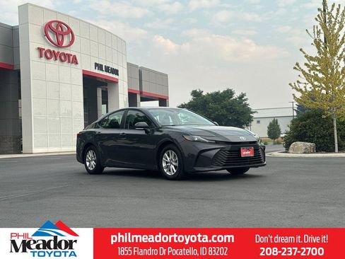 Used 2025 Toyota Camry LE FWD image 1